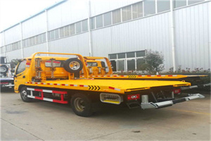 西田各庄附近拖车救援搭电